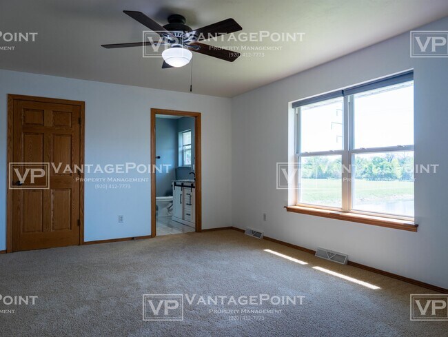 Building Photo - 515 Winding Waters Way