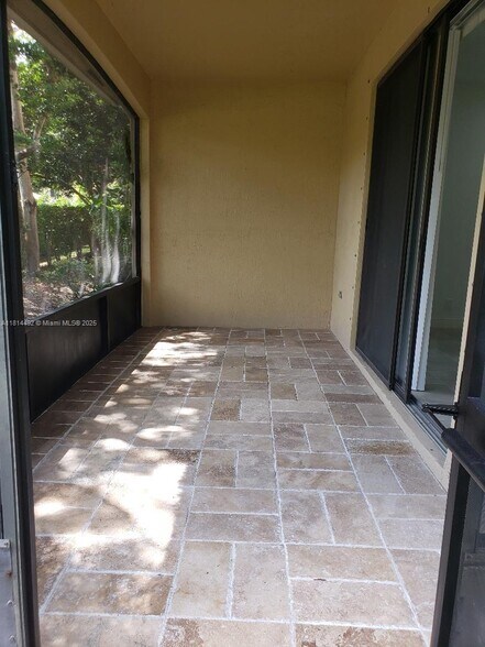 Building Photo - 3808 Tree Top Dr