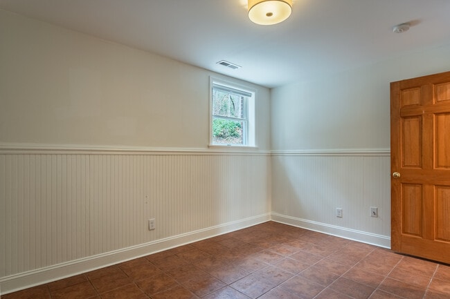 Building Photo - 780 Hart Rd