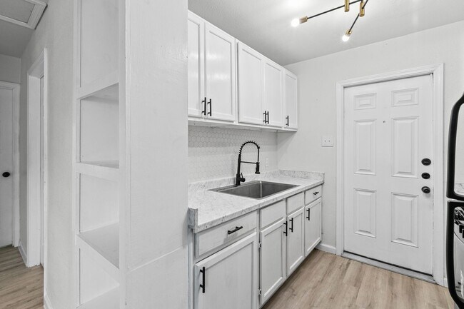 Building Photo - 3038 Weir Ave