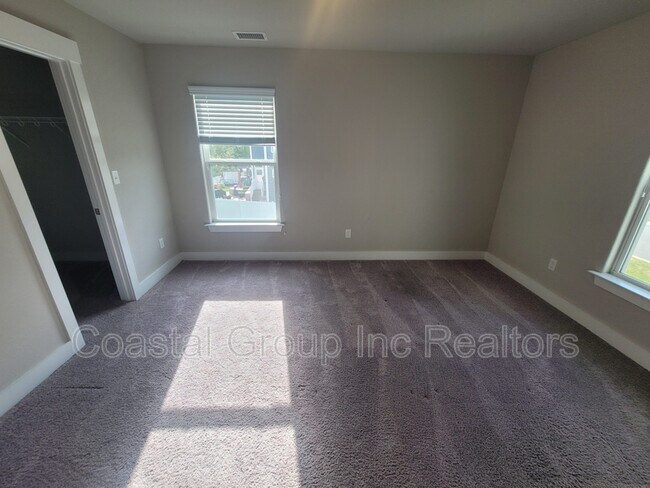 Building Photo - 1233 Auburn Hill Dr