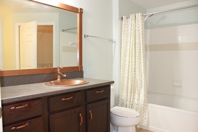 Building Photo - 2801 Chancellorsville Dr