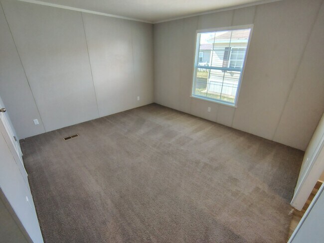 Building Photo - 5201 Chantelle Dr