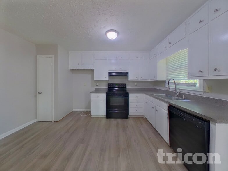 Building Photo - 2479 Hewatt Rd