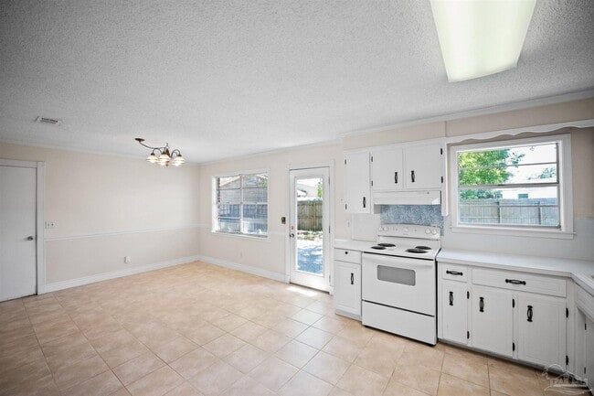 Building Photo - 5719 Ventura Ln