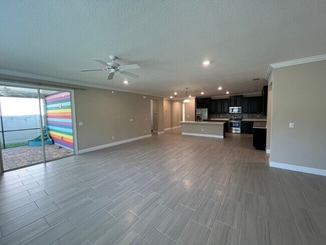 Building Photo - Beautiful 4/3 Carter Hall Home!