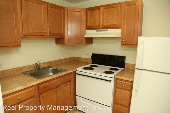 Primary Photo - 2206 N Berkshire Rd
