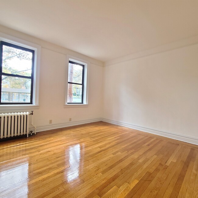 Building Photo - 321 79th St