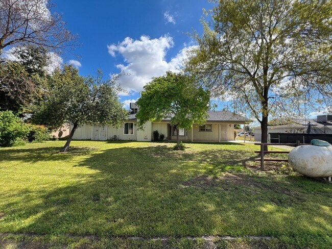 Building Photo - Now Available! In Madera Ranchos