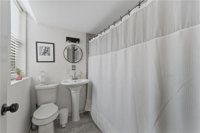 Building Photo - 2393 Lilla Cir SW