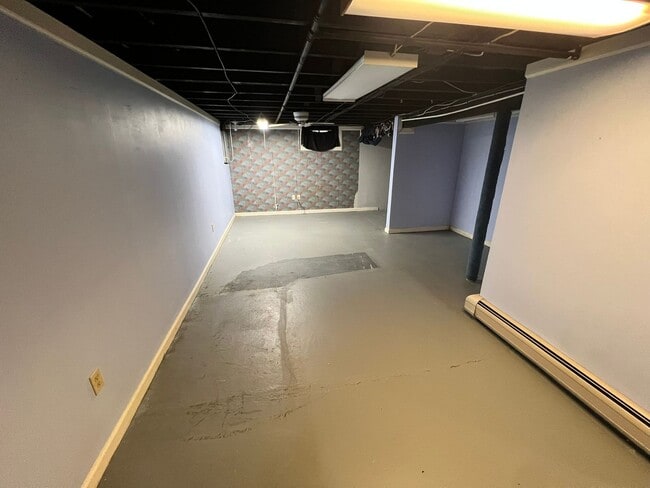 Building Photo - Single Family Home for Rent in Longmeadow!