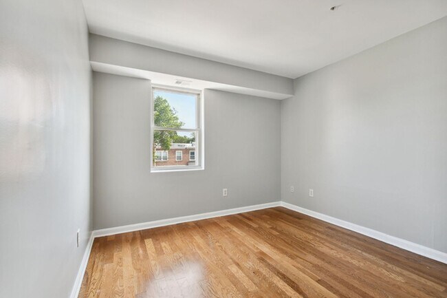 Building Photo - Available Now! 2 Level, 2 Bedroom Condo in Hill East!