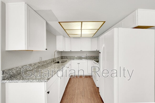 Building Photo - 6611 Silverstream Ave
