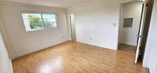 Building Photo - 650 Coral Wy
