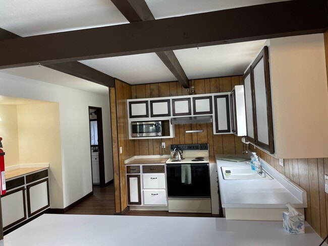 Building Photo - Magalia- 3 bedroom 2 bathroom, 2 story, detached garage, extra lot available