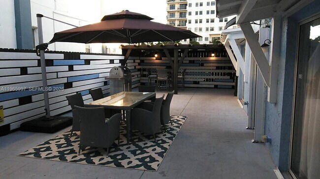 Building Photo - 328 Georgia St