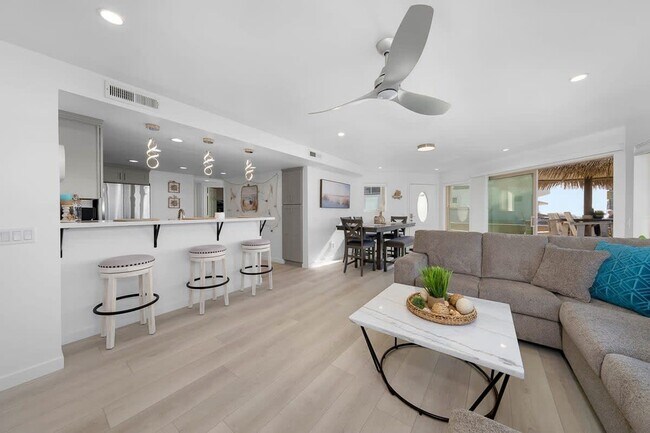 Building Photo - 3901 Ocean Front Walk