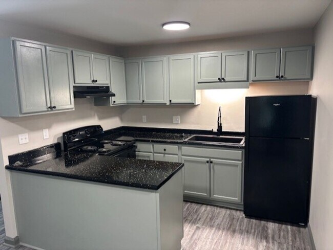 Primary Photo - Camden Pointe Apartments