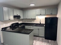 Building Photo - Camden Pointe Apartments