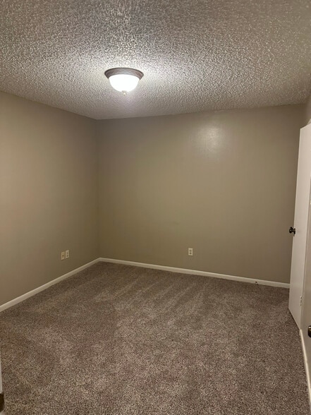 Building Photo - 1427 W Fairmont St