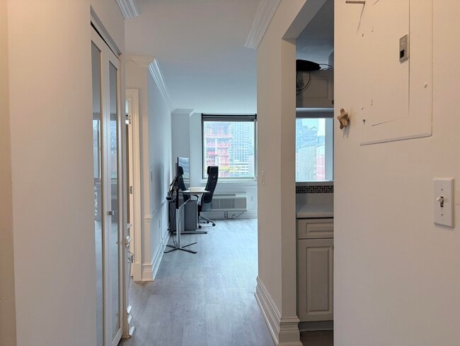 Building Photo - 20 2nd St