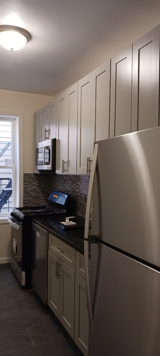 Building Photo - 45-47 Newkirk St