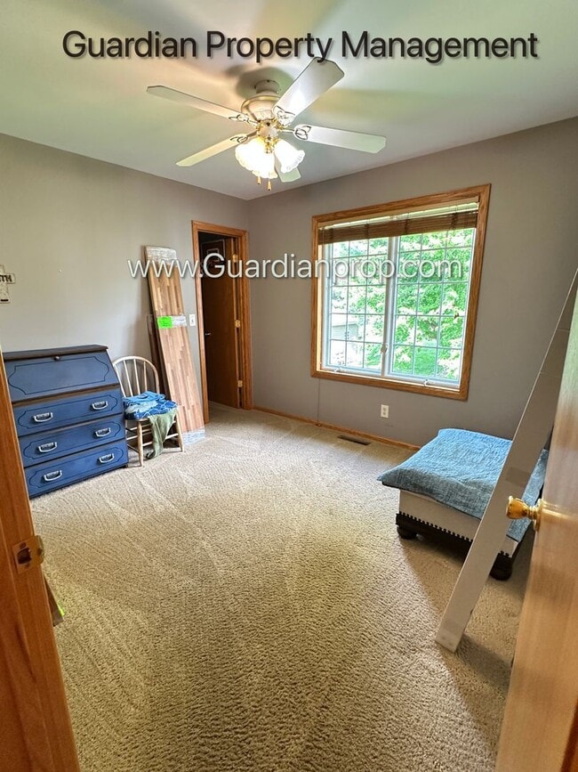 Building Photo - Maple Grove Single Family Home, Fenced Yard, 3 Car Garage, Deck, Available 7-31