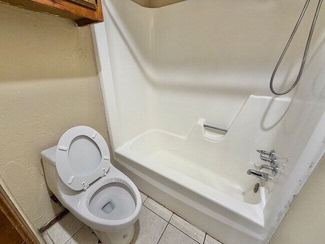 Building Photo - 1012 N Chowning Ave