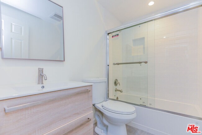 Building Photo - 1855 Euclid St