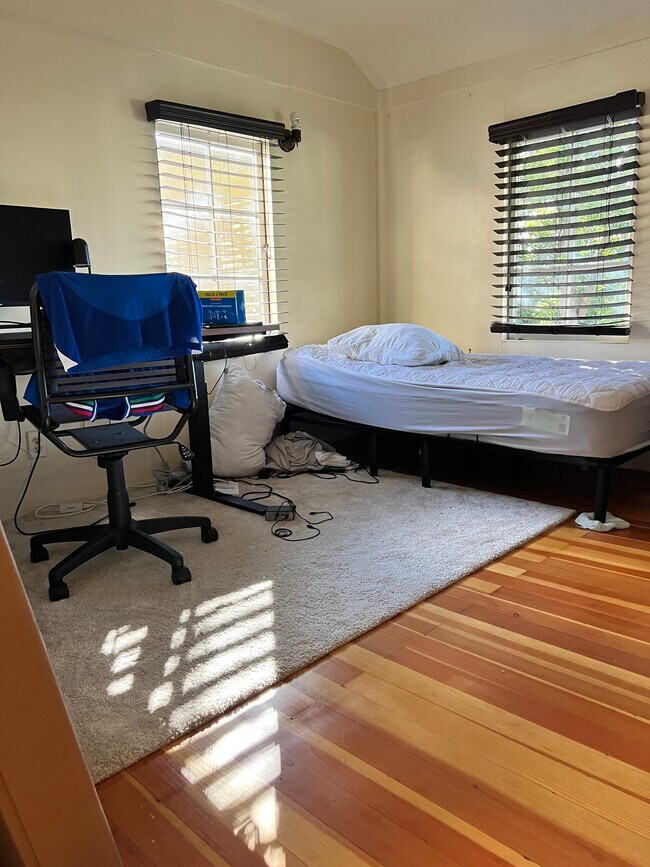 Building Photo - 1733 La Loma Ave