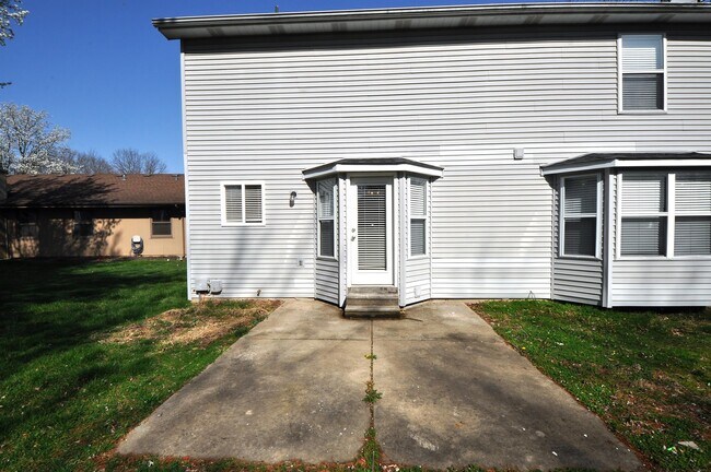 Building Photo - 667 Lakewood Dr