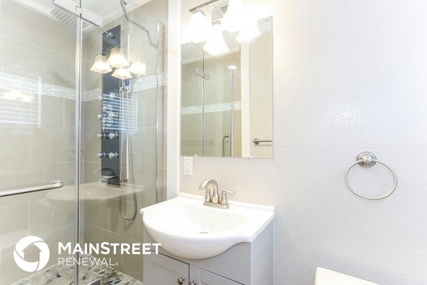 Building Photo - 3828 Neptune Dr SE