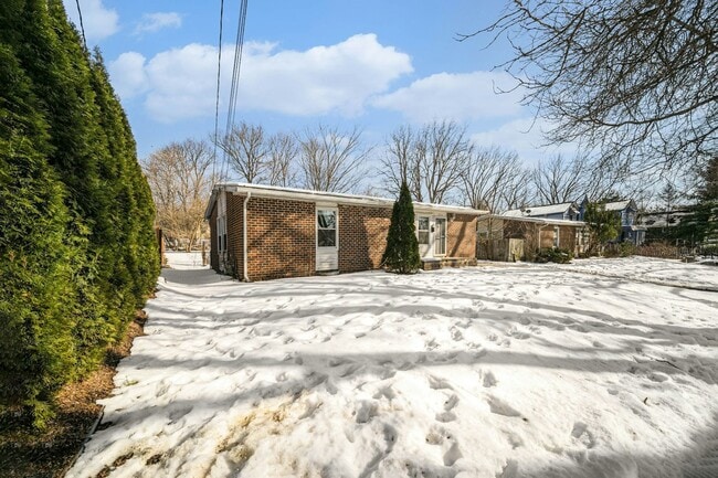 Building Photo - 1026 Gott St