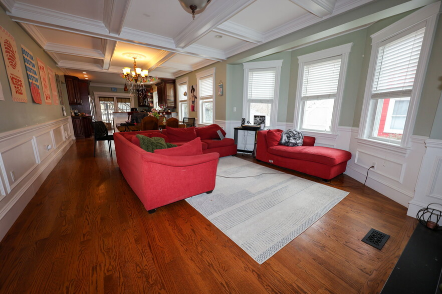 Building Photo - 127 Nonantum St