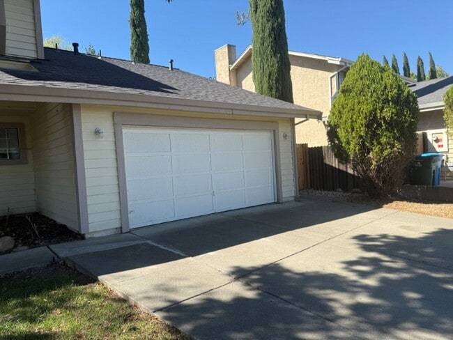 Building Photo - Browns Valley 3 Bedroom 2.5 Bath 2 Story w...