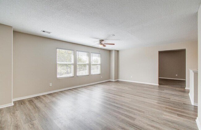 Building Photo - 1211 Reedpoint Dr