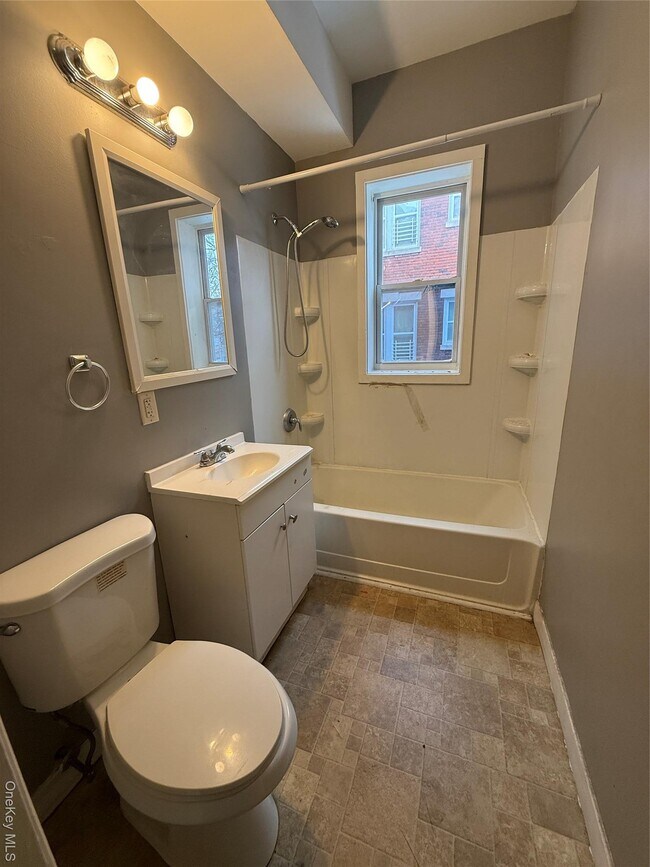 Building Photo - 60 Carroll St