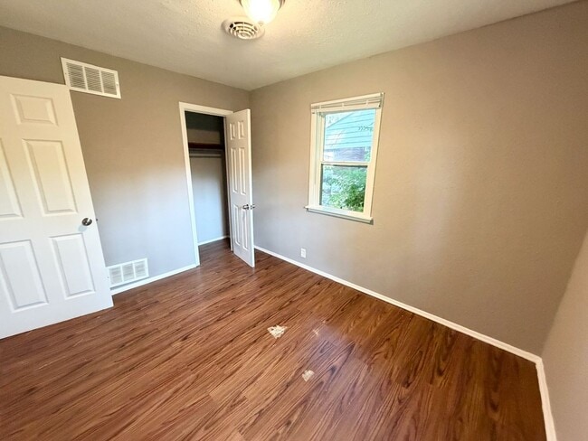Building Photo - 908 N Gregory St
