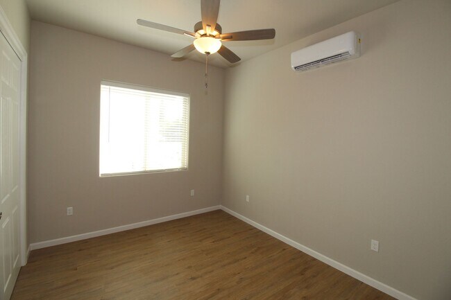 Building Photo - BRAND NEW 2BED/2BATH with SOLAR - Clinton/Arthur