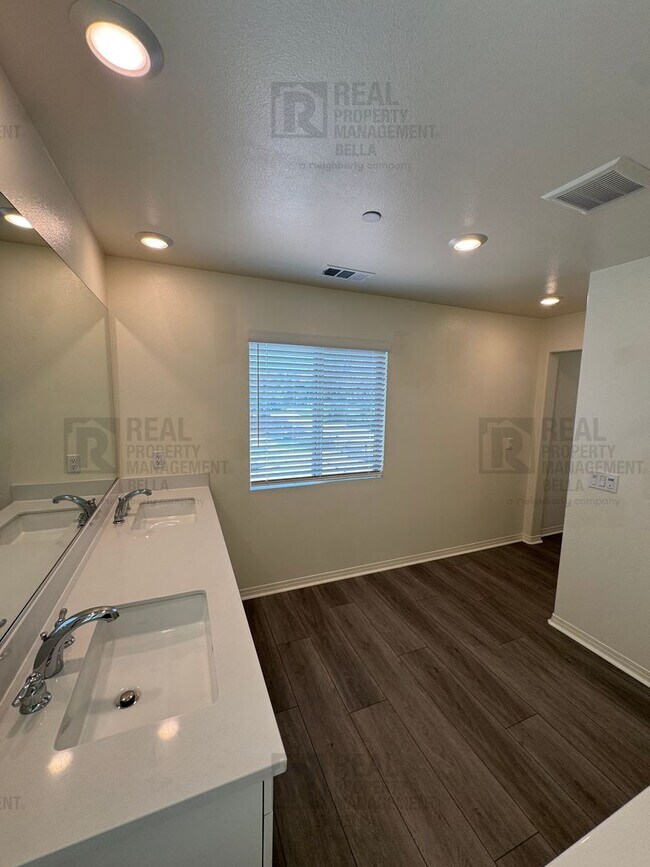 Building Photo - Cul-De-Sac Home in Heritage Lake Featuring Downstairs Bedroom & Bath + Loft
