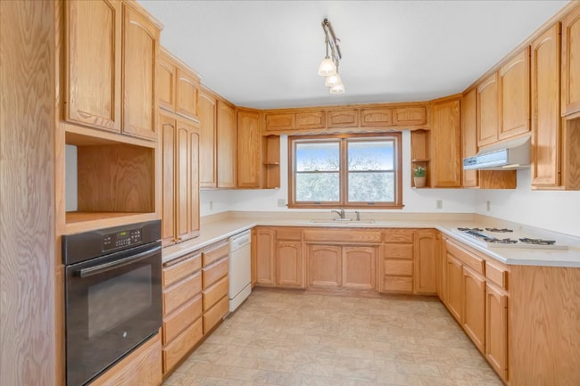 Building Photo - 21179 Hemlock St