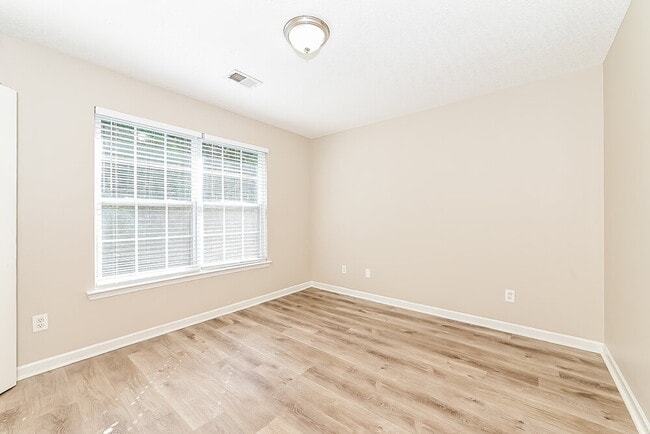 Building Photo - 132 Lossie Ln