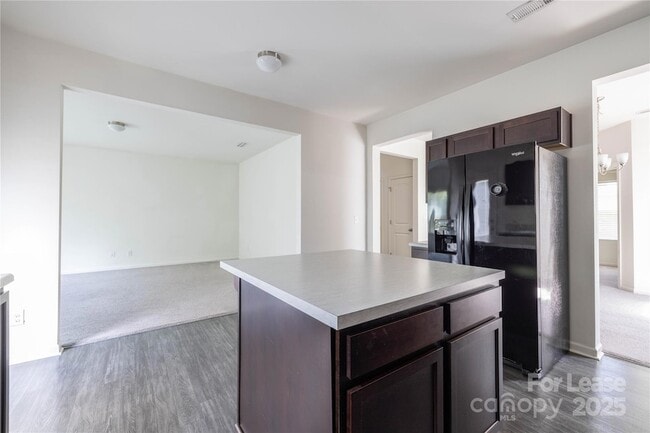 Building Photo - 710 Yorkshire Dr