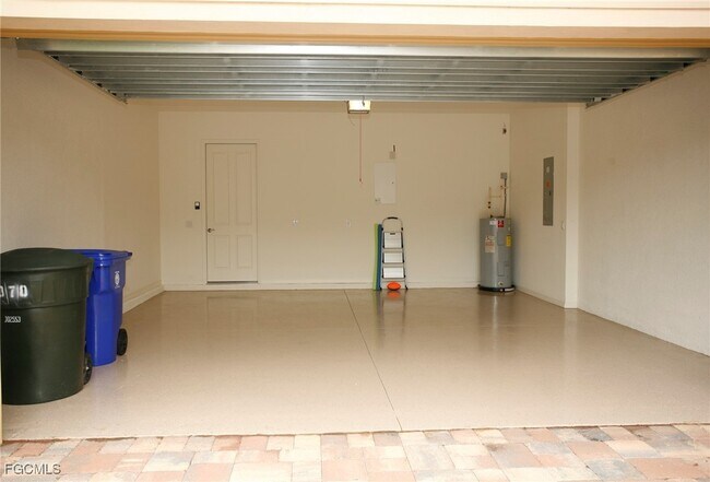 Building Photo - 11070 Esteban Dr