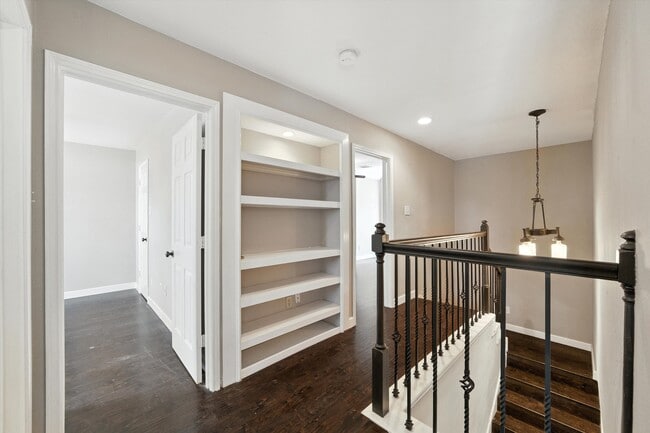 Building Photo - 9128 Cumberland Dr