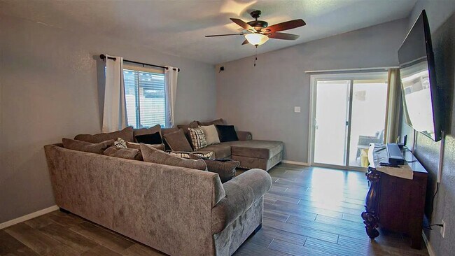 Building Photo - Gorgeous 4 Bedroom, 2 Bathroom Solar Home in Desert Oasis!