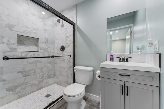 Building Photo - 856 SW Rustic Cir