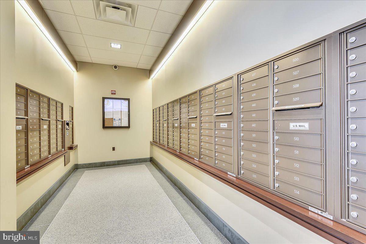 Building Photo - 4600 S Four Mile Run Dr