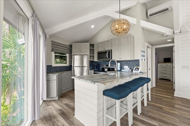 Building Photo - 2041 Deer Island Rd