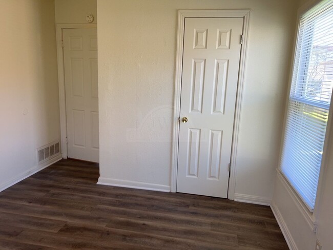 Building Photo - ***1st and 2nd Month: 2-weeks Free Rent***...
